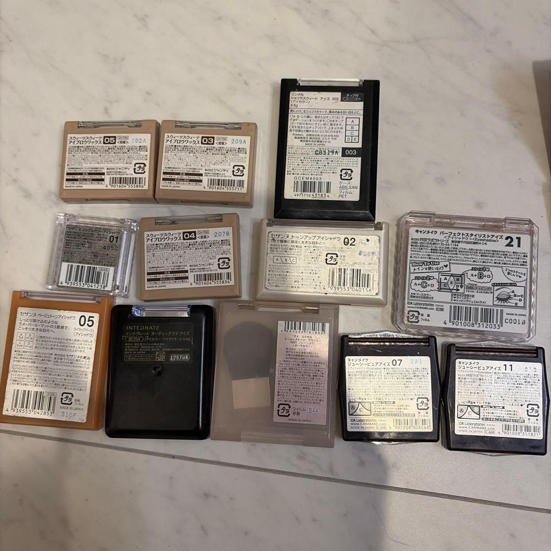 Eyeshadow and other items, bulk sale