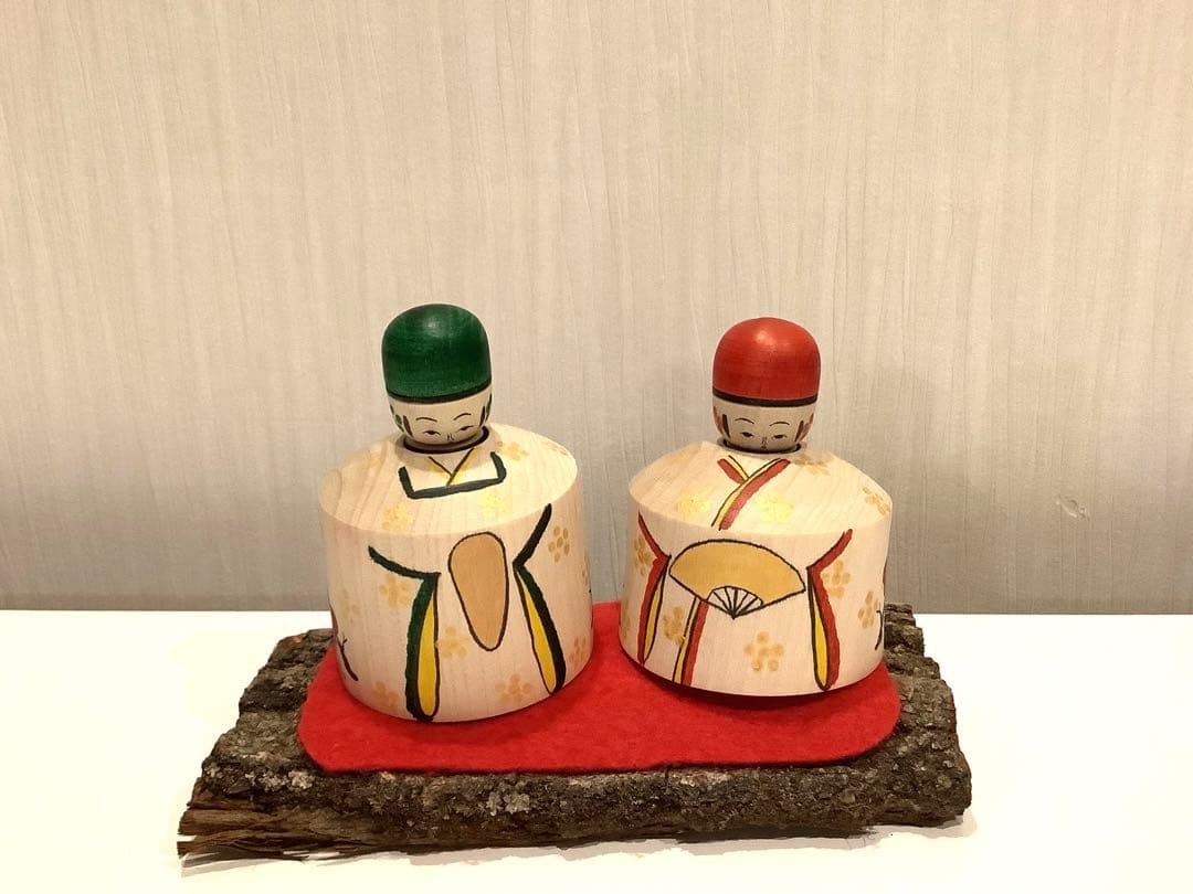 Cute Kokeshi Dolls for Hinamatsuri, by Yuka Tomizuka, with base