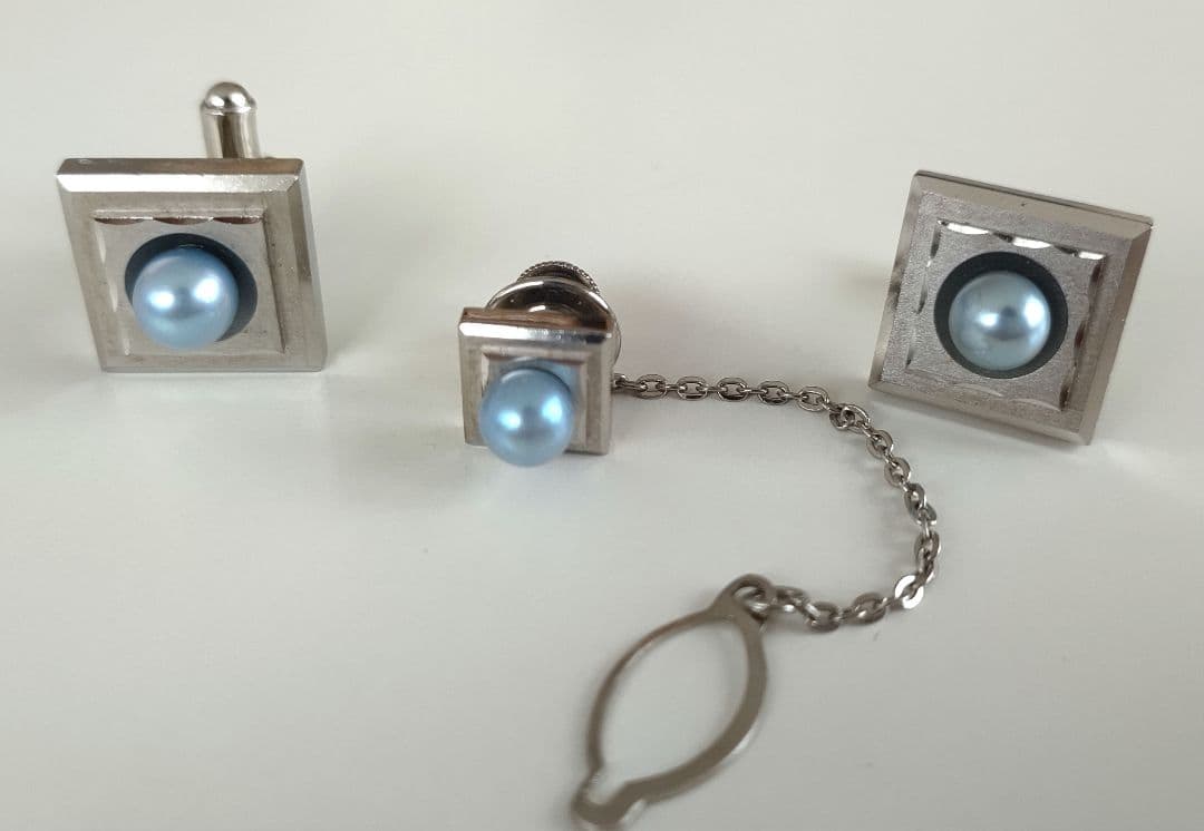 pearl cufflinks<br>tie