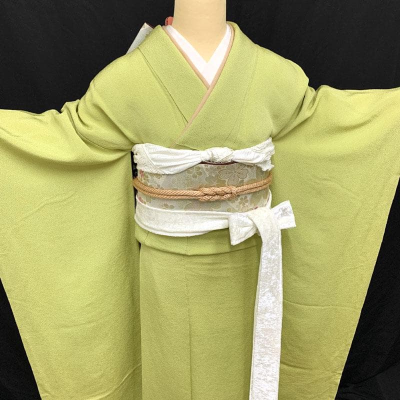 Here's the English translation: **506z12 ○ Iromuji Furisode (Unpatterned Colored Kimono) Crepe, with Three Crests, Yellow-Green, Simple ○ Beautiful Condition, Coming-of-Age Ceremony, Wedding**
