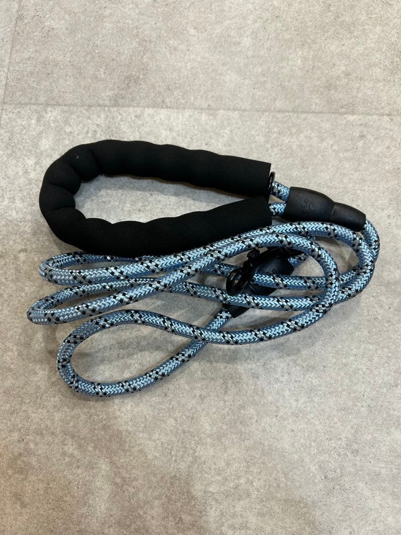 Dog Leash 150cm with Reflective Material Sponge Handle 360 Degree Rotation