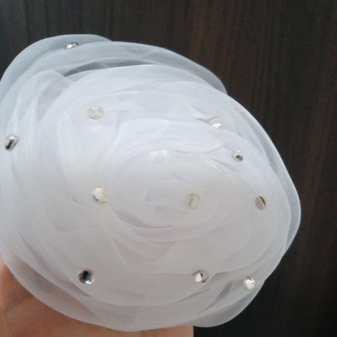 organza<br>corsage<br>white<br>with clip<br>diameter