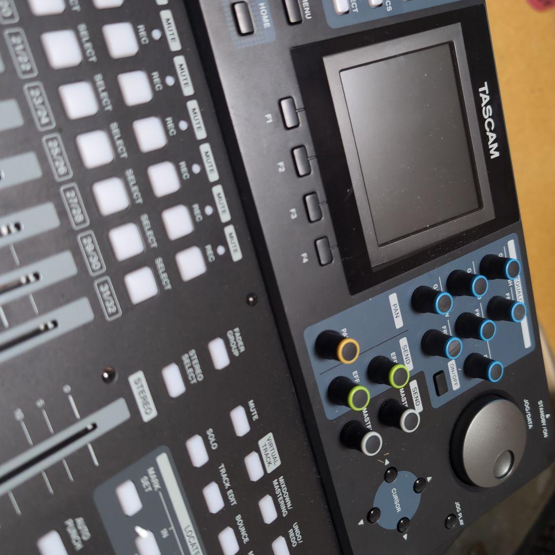 TASCAM DP-32SD 32-Track SD/SDHC Multitrack Recorder
