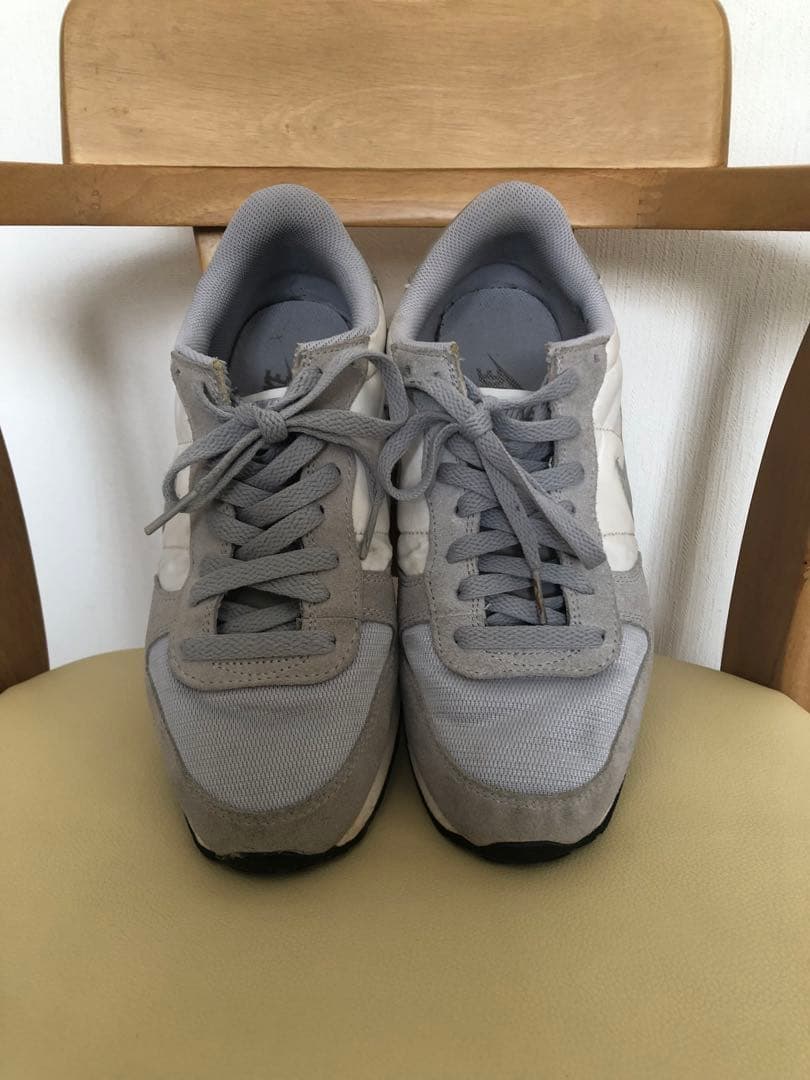 gray white