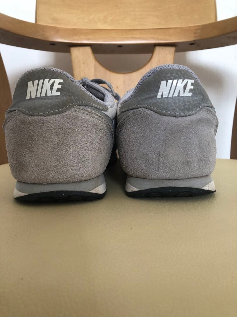 gray white