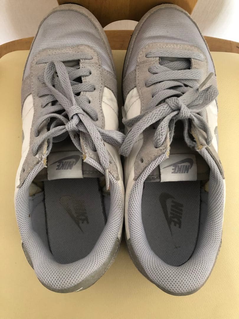 gray white