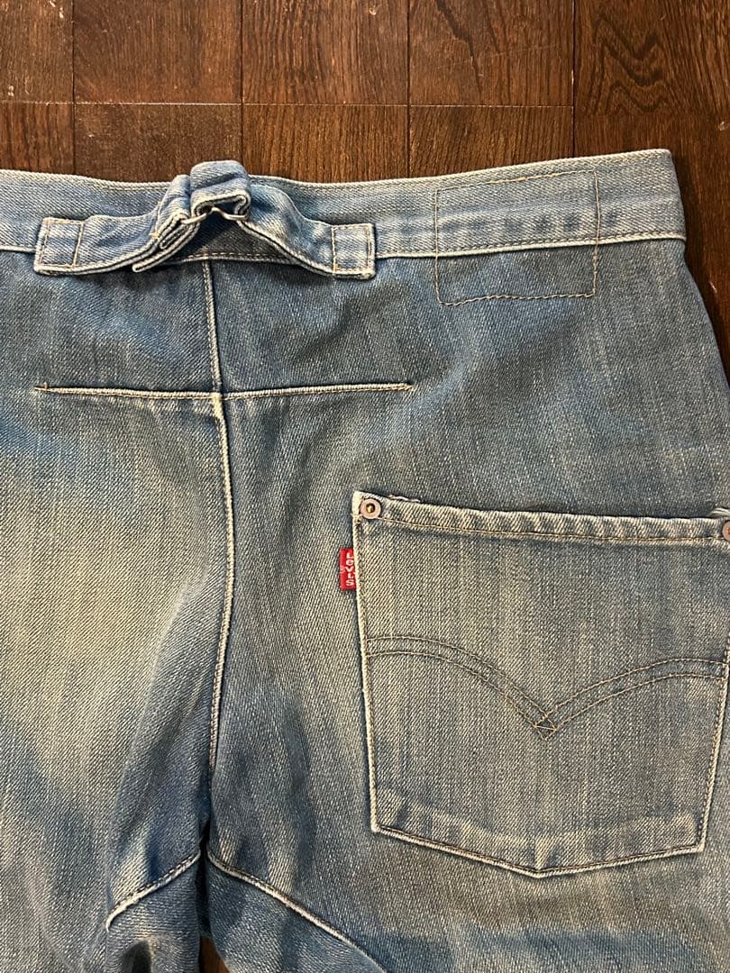 Levis ENGINEERED JEANS

 / 

Size : M <div class=gnlqyh