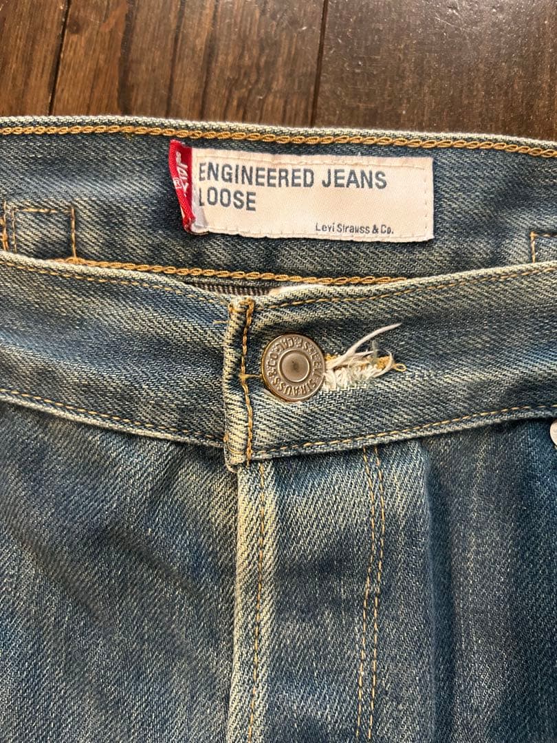 Levis ENGINEERED JEANS

 / 

Size : M <div class=gnlqyh
