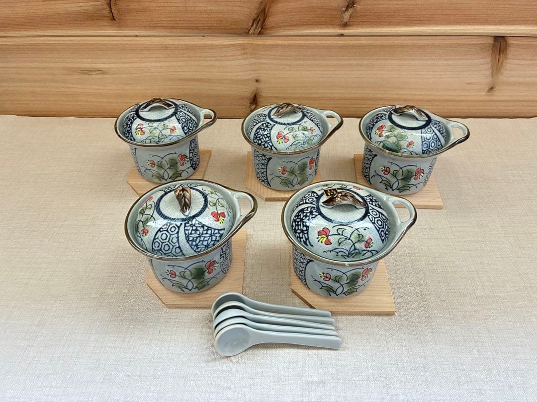 Set of 5 small lidded bowls with wooden stand and spoons, for chawanmushi