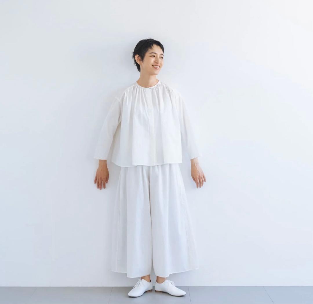 layered lotus<br>plain subtly