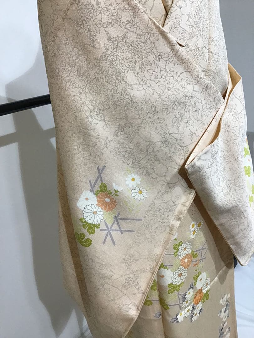 【Nadeshiko】Komono (small pattern) unlined kimono, chrysanthemum, plum blossom, floral pattern, skin color, length 156cm,裄丈 67cm, k1315