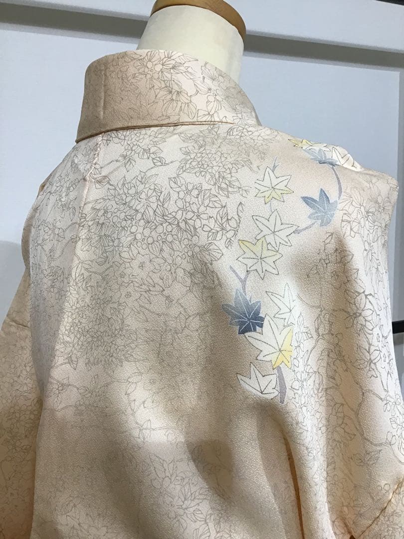 【Nadeshiko】Komono (small pattern) unlined kimono, chrysanthemum, plum blossom, floral pattern, skin color, length 156cm,裄丈 67cm, k1315