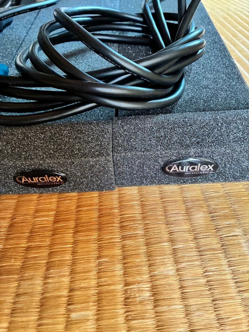 Yamaha HS5 Pair with Power Cables, TRS-XLR Cables, and Stand Set