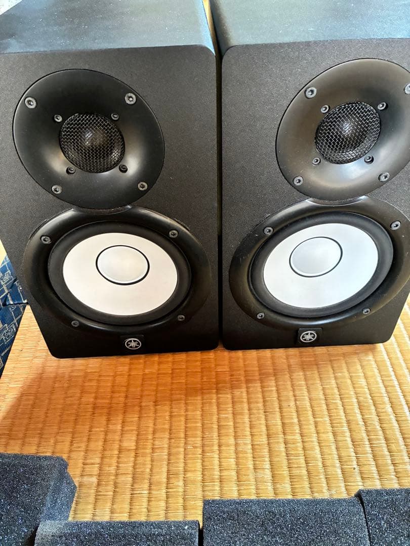 Yamaha HS5 Pair with Power Cables, TRS-XLR Cables, and Stand Set