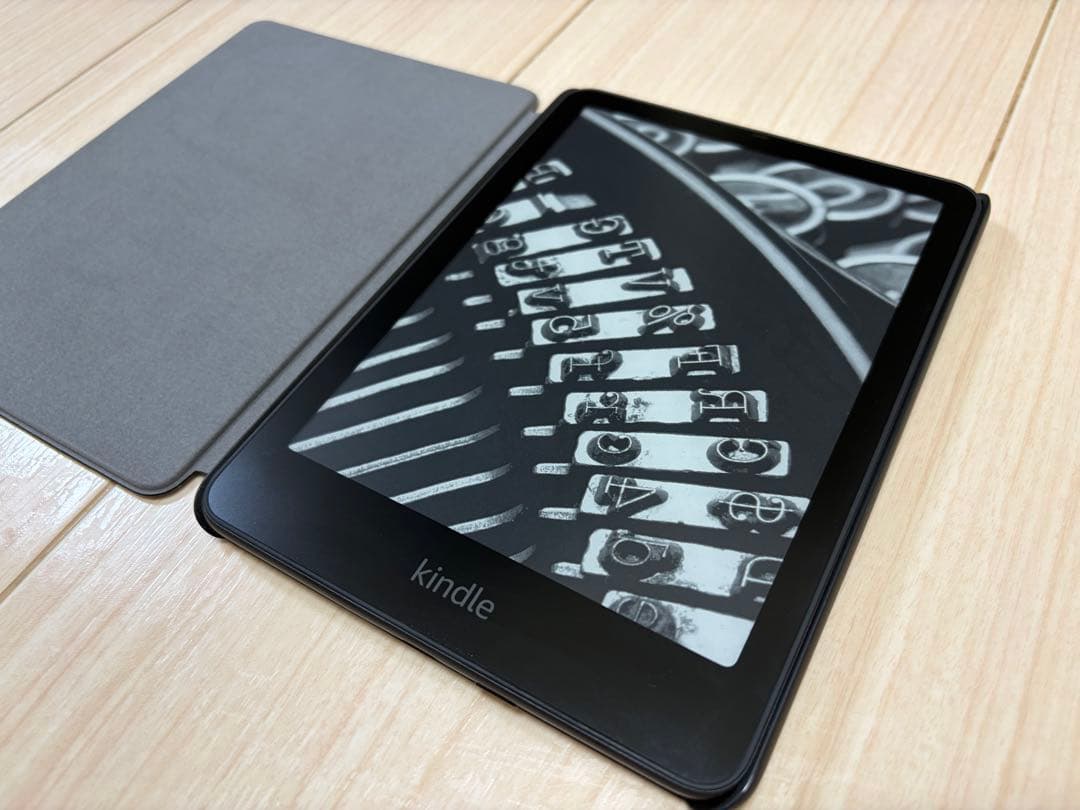 Beautiful condition Kindle Paperwhite Signature Edition 32GB with cover