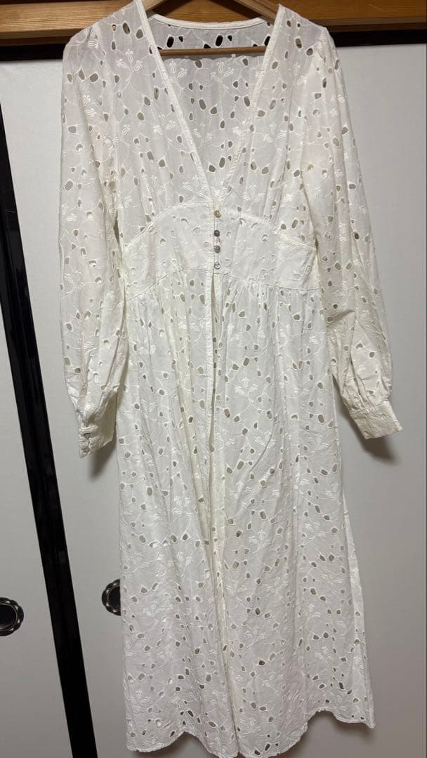 Ungrid Embroidered White Sleeveless Dress