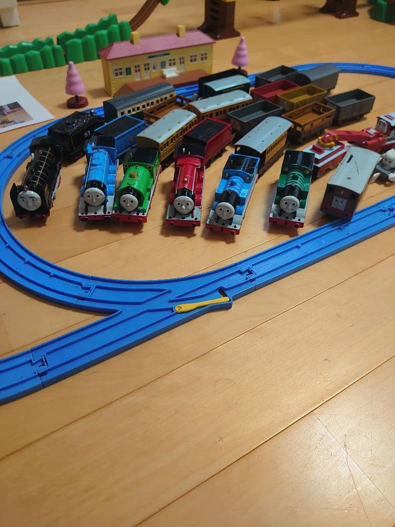 Plarail Thomas Twisting Mountain, Wobbly Bridge, 7 Powered Vehicles Used
