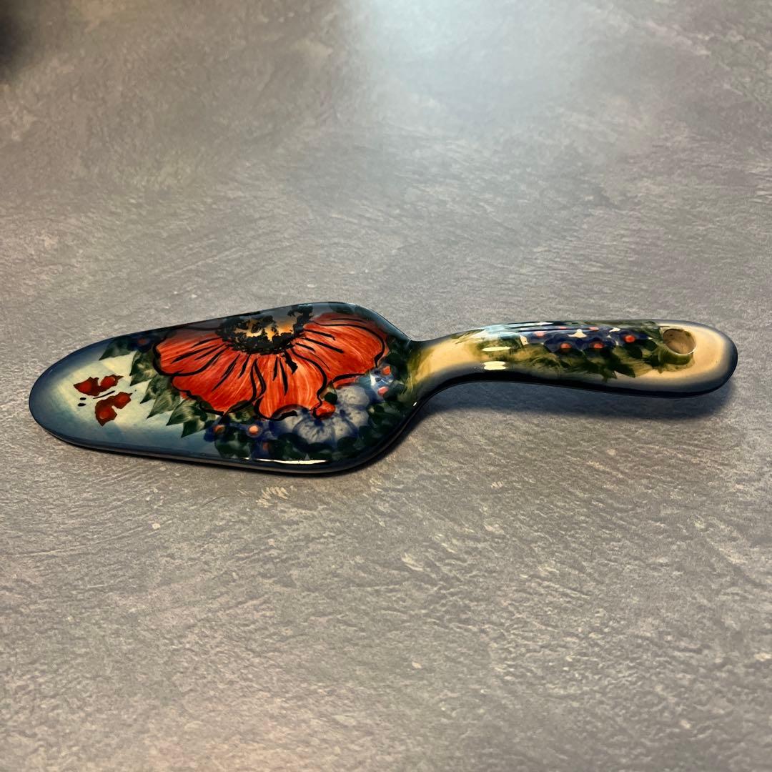 Beautiful condition ☆ Rare, one-of-a-kind Polish pottery cake server. Overall length: 18.5 cm
