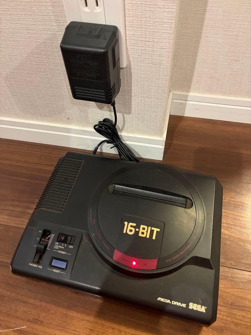 【Power Confirmed】Mega Drive Console & 2 Software Titles (Almost Unused)