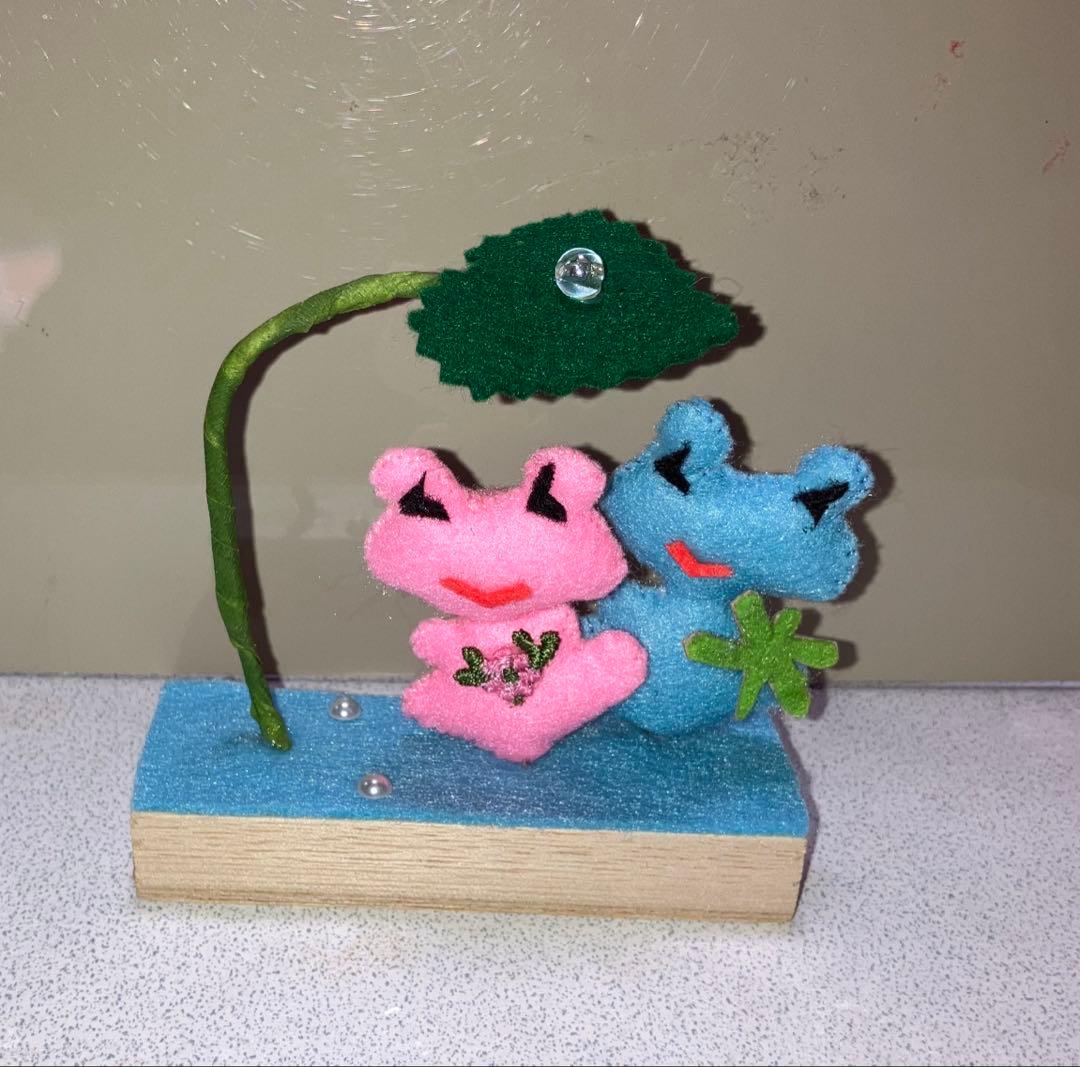 For chie.hirose only. No one else may purchase. Frog figurine.