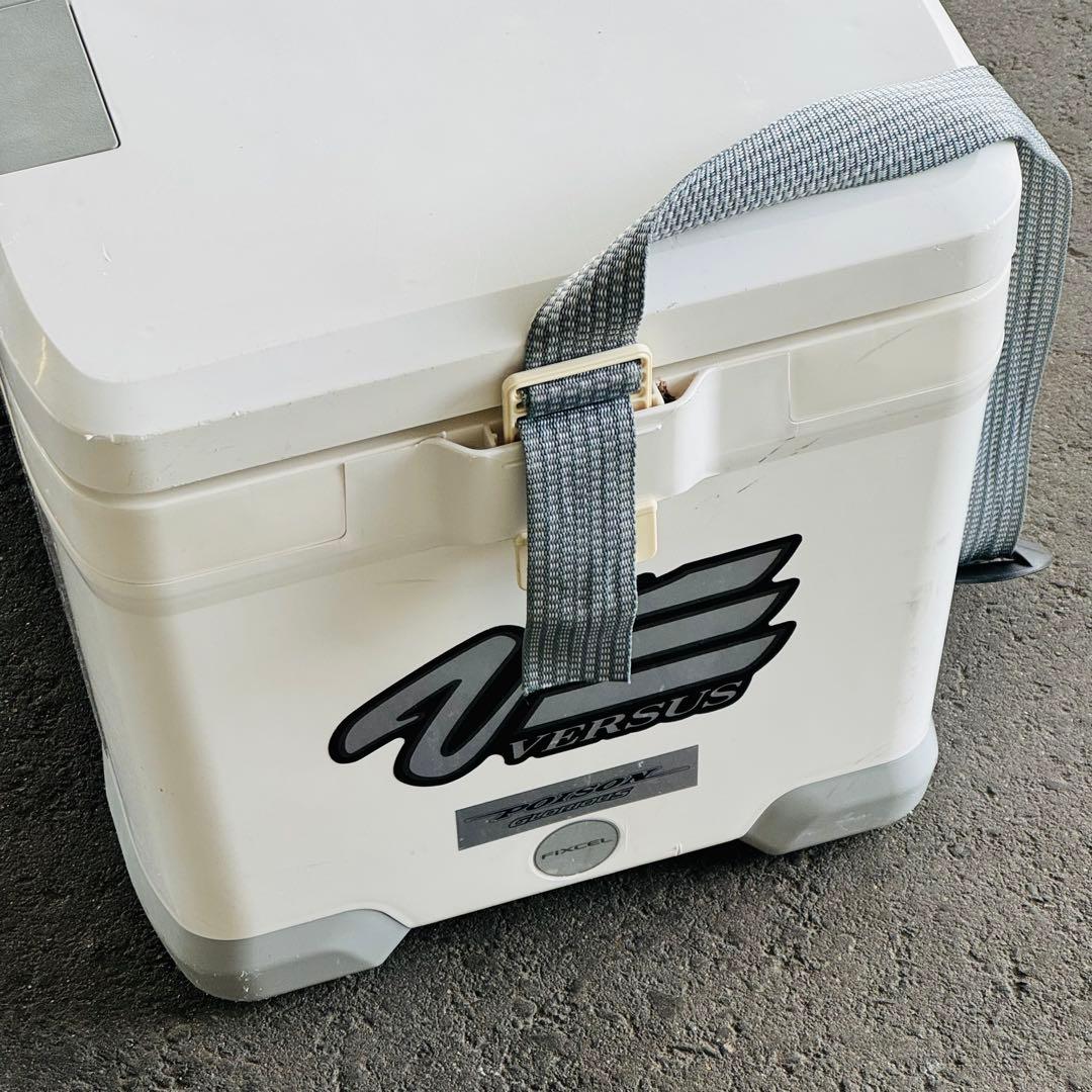 Shimano Fixcell Light 300 White 30L Cooler Box with Belt