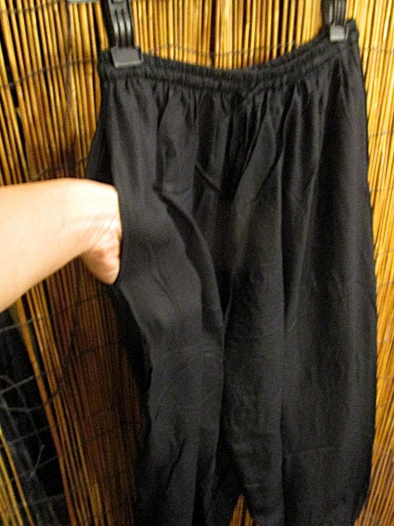 Size : FREE SIZE 

#ethnicclothinggoodsmajam
#majamaladdinpants
#majamrayonaladdinpants< 

please