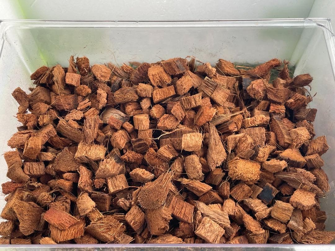 (For Mont Blanc Only) 2S Approx. 30L Coconut Husk Chips