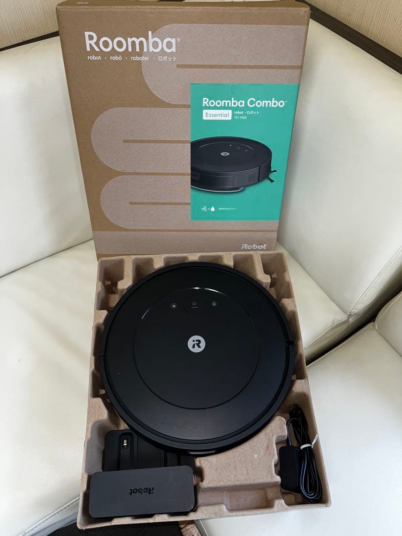 Excellent condition! Roomba Combo Essential Y011060 Main Unit & Charger