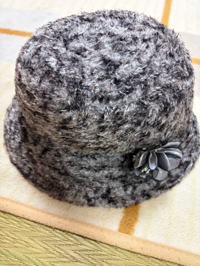 Hat with Flower Accessory, 57cm