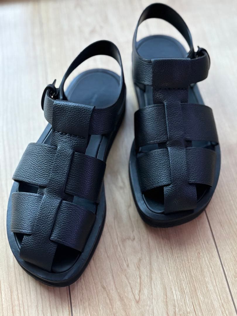 THE ROW

 / 

Size : 24cm primary row
gender leather