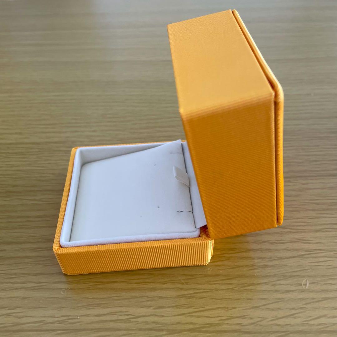 Accessory case with outer box