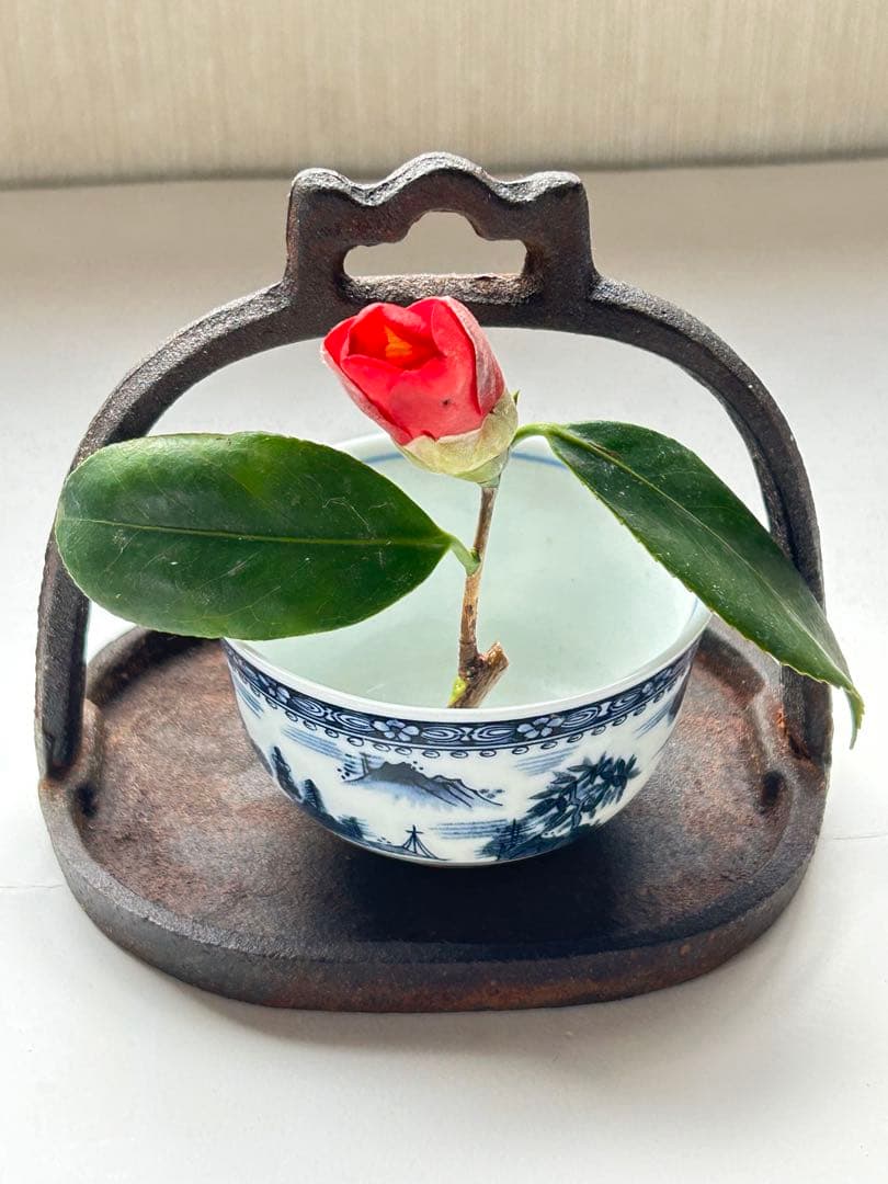✨【Stirrups】 Set of 2 stirrups and a sake cup. Antique item. Horse tack. Display stand.