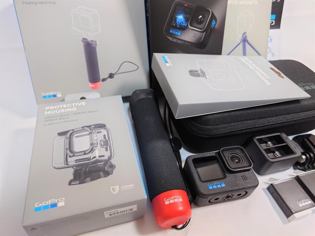 【GoPro 12】GoPro 12 ✨ Housing & 3 Batteries & Charger 【Beautiful Condition】