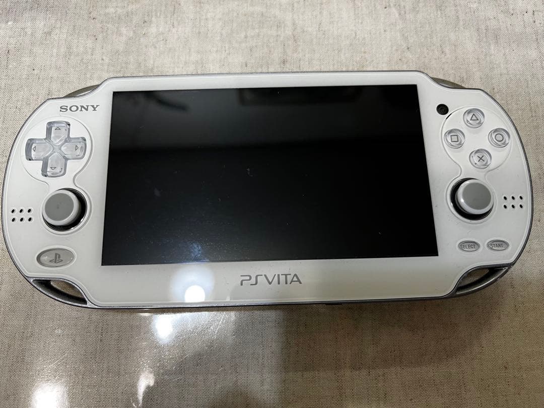 white ps