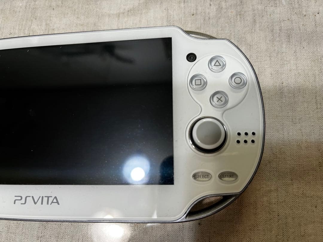 white ps
