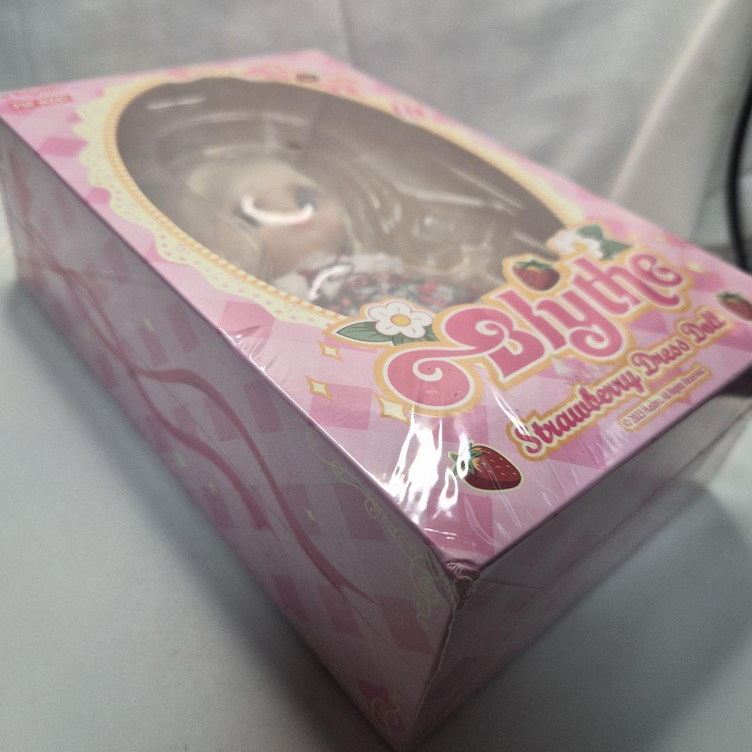 Popmart Blythe Strawberry Dress Doll Unopened