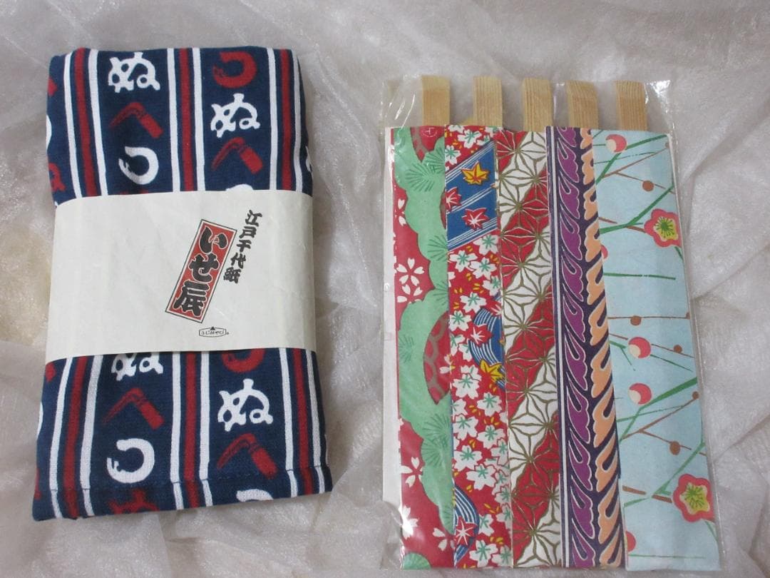 Isetatsu Face Towel (Terry Cloth) & Edo Specialty Chopsticks (Chiyogami Wrapper)