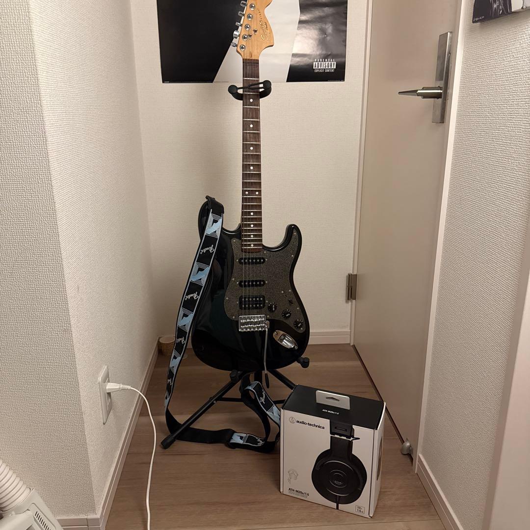 SQUIER BY FENDER STRAT WITH FENDER STRAP