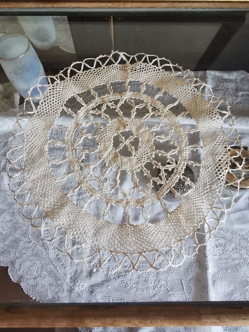Antique Belgian Bruges Bobbin Lace Linen Round Large Doily