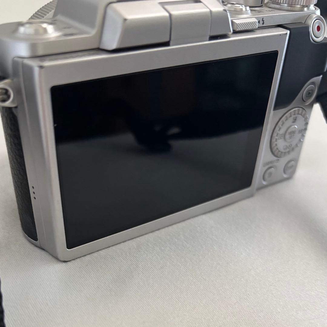 【Excellent Condition】Panasonic LUMIX DMC-GF7W Silver - Operation Confirmed